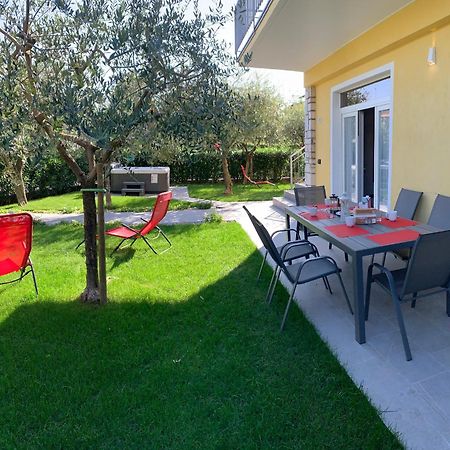 Villa Lori Apartments Garden And Beach Peschiera del Garda Exterior foto